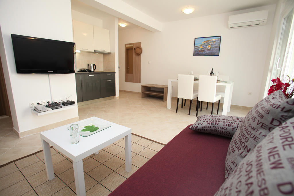 Villa Iris Apartments Seget Vranjica Esterno foto