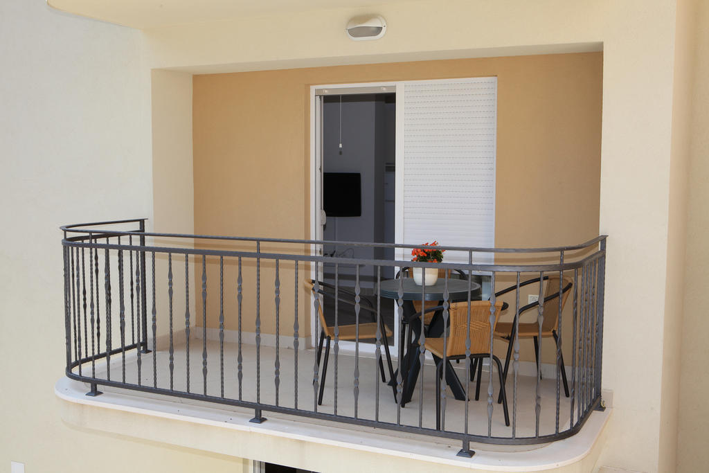 Villa Iris Apartments Seget Vranjica Esterno foto